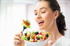 أطعمة يمكن أن تساهم في الاكتئاب وأخرى تقاومه!