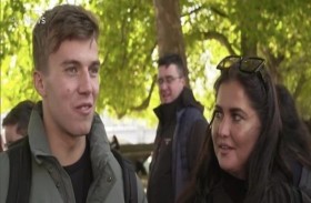 يقعان بالحب في جنازة الملكة