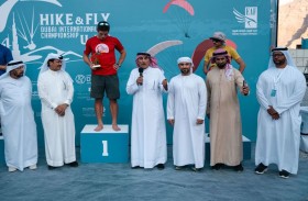 السويسري هيرنجر يفوز بالجولة الثالثة من بطولة «هايك آند فلاي» للقفز بالمظلات