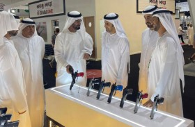 مكتوم بن راشد المعلا يزور جناح تسليح في معرض الصيد والفروسية 