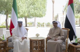 منصور بن زايد والنائب الأول لرئيس مجلس الوزراء الكويتي يبحثان علاقات البلدين