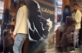 تضبط زوجها يشتري «شبكة» لعروسه  