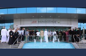 طلبة «جامعة كيرتن» يطلعون على عمل الأدلة الجنائية في شرطة دبي