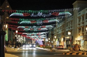 بلدية دبا الحصن تتألق بزينة عيد الاتحاد الـ54