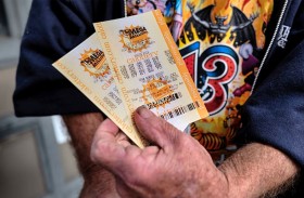 يفوز بـ«يانصيب» تقترب من ملياري دولار