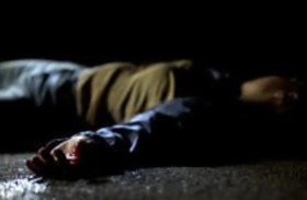 تنهي حياة ابنها بمساعدة أصدقائه