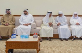 حاكم أم القيوين يقدم واجب العزاء بوفاة نوال سيف التلاي