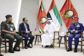 حمدان بن محمد يستقبل وزير الدفاع الماليزي ويبحث معه سبل تعزيز التعاون الثنائي