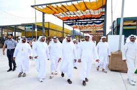 فارس خلف المزروعي يتفقد مهرجان الظفرة البحري على شاطئ المغيرة