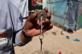 مفاتيح منازل غزة المُدمَّرة.. رمز جديد لـ«حق العودة»