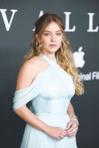 الممثلة الأمريكية سيدني سويني لدى وصولها لحضور العرض الأول الأوروبي لفيلم «إيكو فالي» في معهد الفيلم البريطاني بلندن.ا ف ب