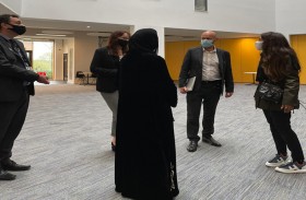 د.شما بنت محمد بن خالد آل نهيان تتبادل خبراتها مع تقنية التعلم المدمج النشط