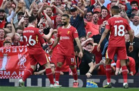 ليفربول يفوز على توتنهام ويحسم لقب الدوري الإنجليزي