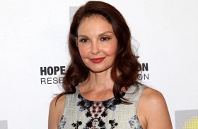 أشلي جود تنهار في حفل تكريم والدتها 