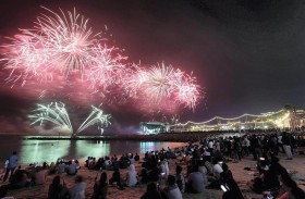 عروض الألعاب النارية تزيّن سماء عجمان احتفالا بالعام الجديد