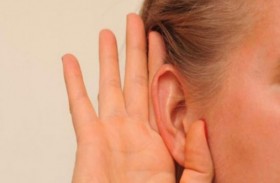 عدسات لاصقة لحل مشكلات السمع