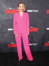 الممثلة سارة غولدبرغ لدى حضورها العرض الأول للموسم الرابع والأخير من المسلسل التلفزيوني «باري» في لوس أنجلوس.  رويترز