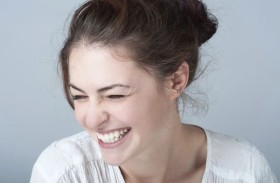دواء مجاني لأعصابك وقلبك.. اضحك 5 مرات أسبوعياً