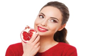 خبراء يحسمون الجدل حول تناول الرمان على معدة فارغة
