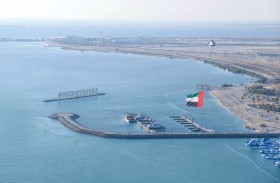 طيران شرطة أبوظبي تجوب سماء العاصمة احتفالاً بعيد الاتحاد الـ51