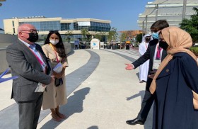 جميلة المهيري تزور جناحي المملكة المتحدة وبنين في إكسبو2020