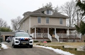 الشرطة تقتل رجلاً هاجمها بساطور