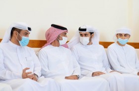 ولي عهد عجمان يقدم واجب العزاء في وفاة علي جاسم آل علي