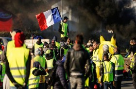 السياسة اليوم في كل مكان باستثناء الأحزاب السياسية...!