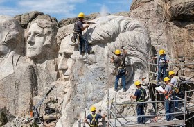 تمثال لترامب على طريق جبل راشمور 