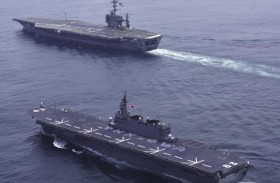 سفينتان حربيتان أمريكيتان تعبران مضيق تايوان