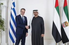 رئيس الدولة ورئيس وزراء اليونان يؤكدان أهمية إيجاد تسويات سلمية للنزاعات والأزمات بالمنطقة والعالم