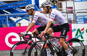 تتويج مزدوج لـ(الإمارات للدراجات) في المرحلة الثالثة لسباق أبروتسو