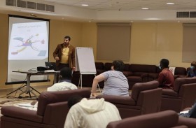 «الخرائط الذهنية» ورشة لطلبة السكن الداخلي بالجامعة القاسمية لإثراء مهاراتهم ومعارفهم  