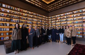 نورة الكعبي تشارك في جلسة طاولة مستديرة حول المرأة في الدبلوماسية