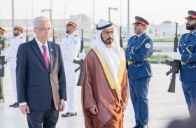 خليفة بن طحنون يستقبل رئيس وزراء ماليزيا في واحة الكرامة 