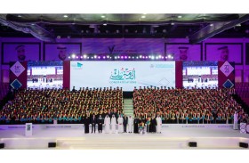 سيف بن زايد يشهد تخريج 561 طالبًا وطالبة من مدارس الإمارات الوطنية