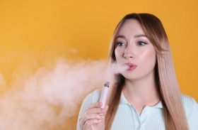 كيف يمكن للتدخين الإلكتروني أن يدمر بشرتك؟