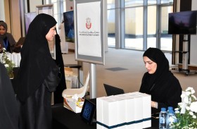 جامعة الإمارات تُعرف طلبتها وخريجيها بفُرص التدريب والتوظيف  