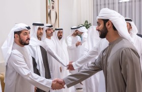 حمدان بن زايد يقدّم واجب العزاء في وفاة والد محمد بن حمد الهاجري