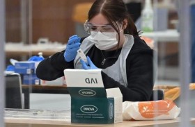 ما الذي نعرفه عن النسختين الجديدتين المتحورتين لكورونا؟