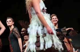 الموضة تعانق الشوكولاتة في عرض للأزياء 