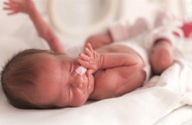 تعريض المولود بقيصرية لبكتريا الأم يفيد النمو