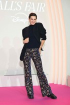 الممثلة وعارضة الأزياء الفرنسية ناين دورسو خلال جلسة تصوير للعرض الأول لمسلسل «كل شيء على ما يرام» في باريس. ا ف ب 