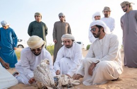 خليفة بن طحنون يشارك أبناء الفخر في مخيم رماح الشتوي 