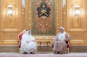 سلطان عمان يستقبل حاكم الشارقة في قصر العلم