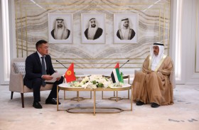 صقر غباش يبحث تعزيز العلاقات الثنائية مع سفير قير غستان