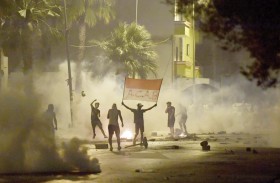 ليلة عنيفة من المواجهات بين شبان ورجال الشرطة في تونس