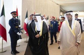 أمير الكويت  يغادر البلاد