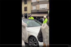 توقيف شابة أوقفت سيارتها وبدأت بالرقص 