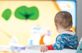 تعرّض الرضيع للشاشة بكثافة يجعله أبطأ استجابة